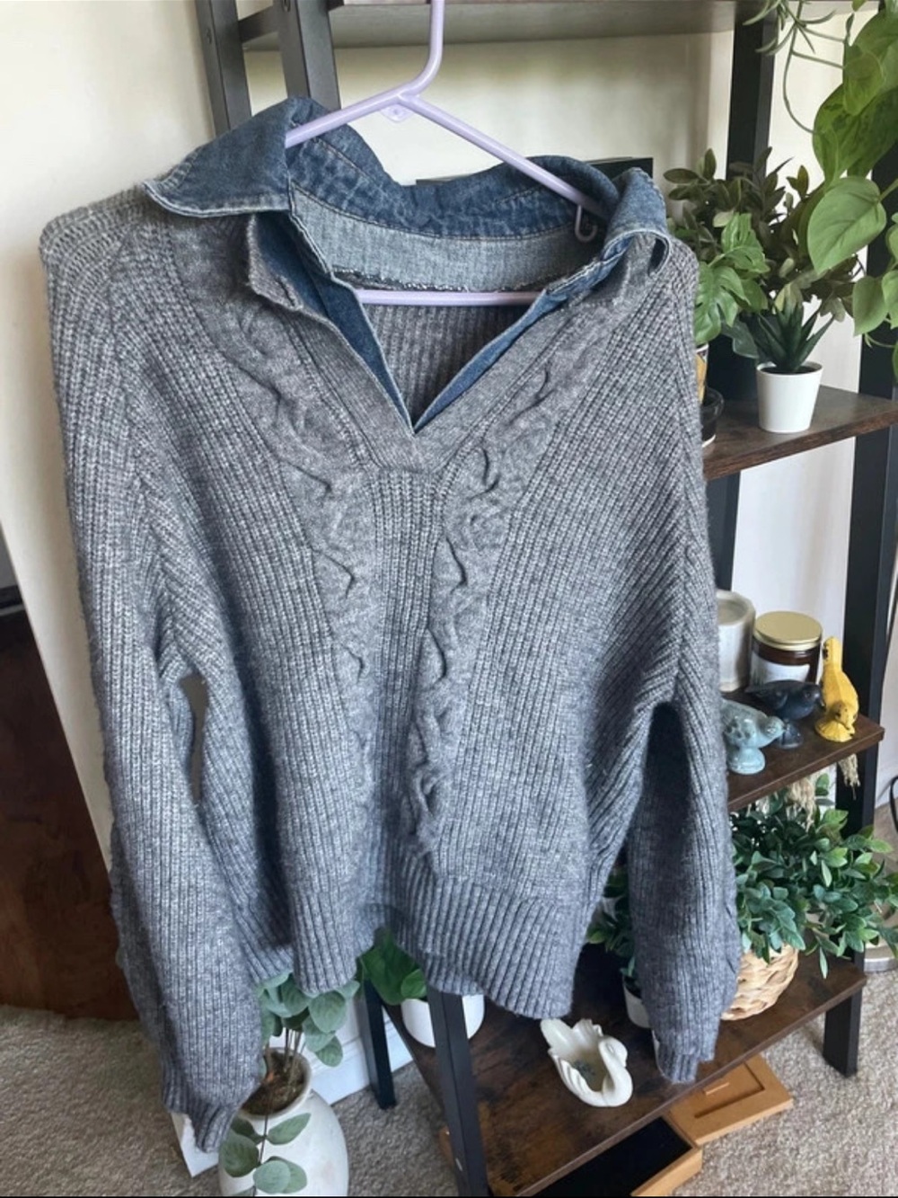 Commense Gray Cable-Knit V-Neck Sweater with Denim Trim